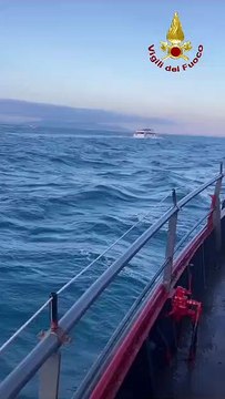 Barca si incaglia alla Gorgona, l'intervento dei vigili del fuoco