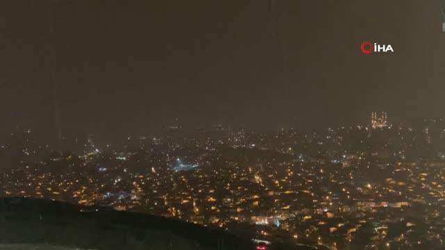 Depremin merkez üssünde şimşekler geceyi aydınlattı