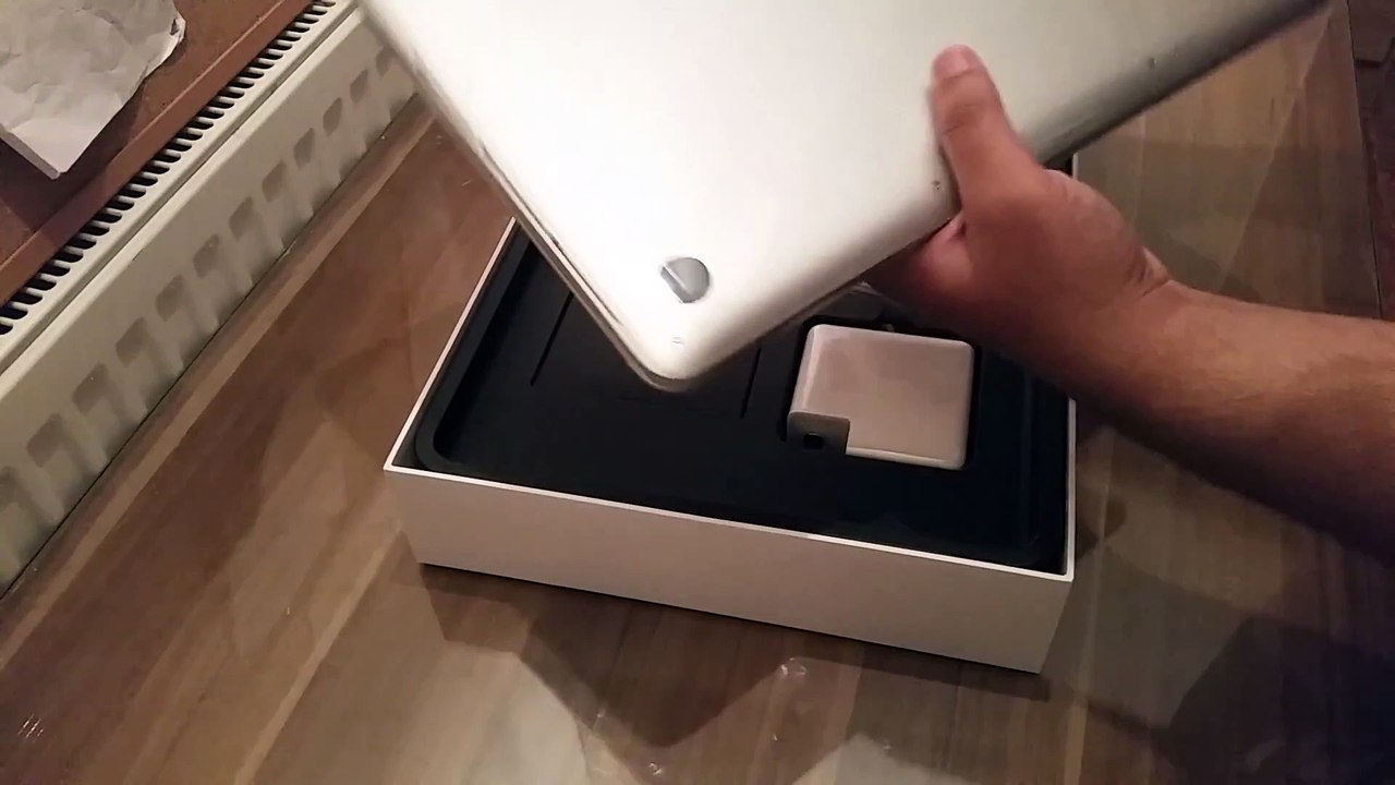 Apple MacBook Pro 15.4" Retina Display 16GB / 1...