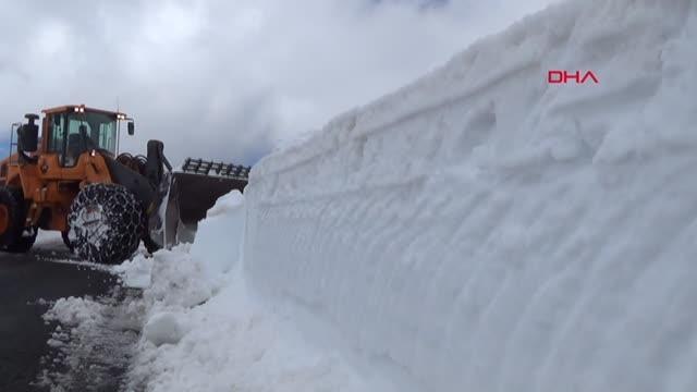 2581 RAKIMLI YAYLADA EVLER KARA GÖMÜLDÜ