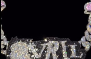 Tyga compra a Avril Lavigne un collar de diamantes hecho a la medida