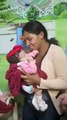 Maiara, da dupla com Maraisa, conhece bebês batizadas em homenagem às cantoras em Blumenau