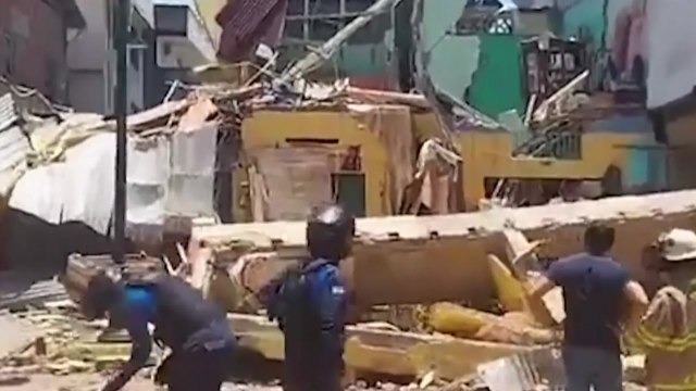 에콰도르 과야킬 규모 6.8 지진...최소 12명 사망 / YTN