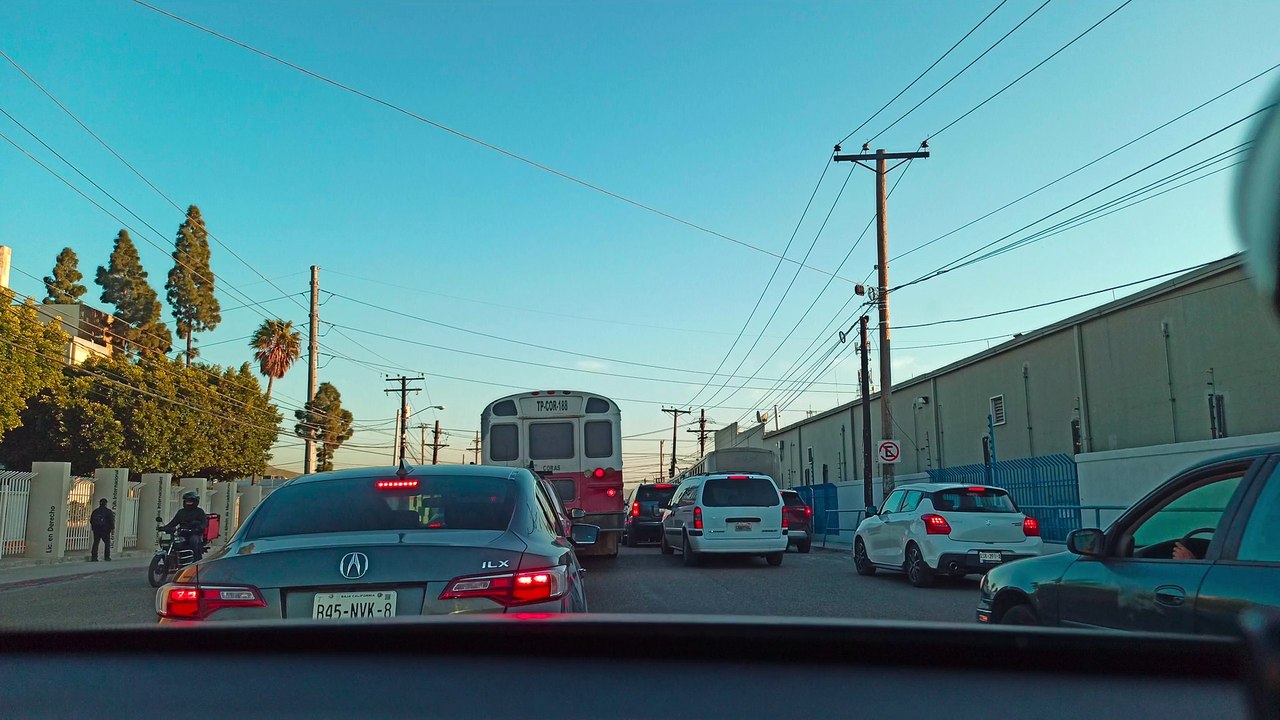 Con este paseo turístico por la ciudad de Tijuana podrás descubrir los lugares más interesantes de la zona este, como la colonia Valle Verde, Avenida Cucapah y CETYS 34, y colonia El Lago, mientras disfrutas de su excelente clima.