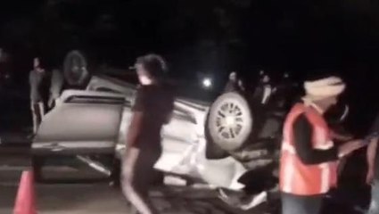 भीषण हादसा: फ़िल्मी स्टाइल में दो कारों की आपस में भिड़ंत, दो बच्चों सहित आठ लोग घायल