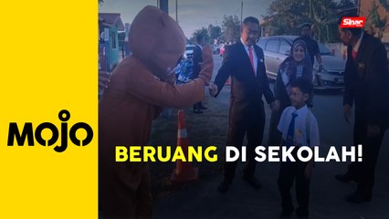 Maskot beruang sambut murid sekolah di Kedah