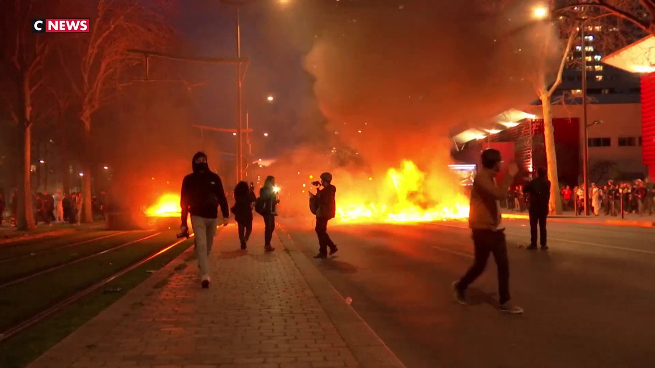 Réforme des retraites : troisième nuit de tension à Paris avec 81 interpellations