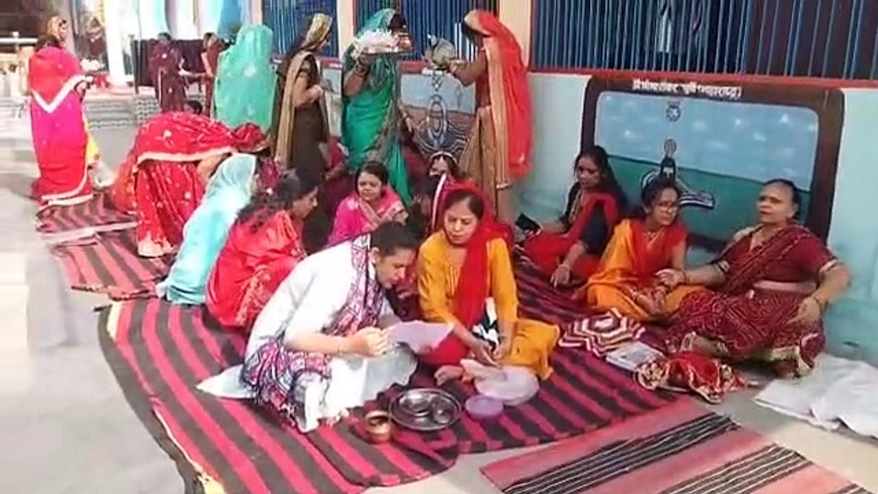 पीपल की पूजा और परिक्रमा कर सुनी दशामाता की कथा, मांगी परिवार की खुशहाली की कामना