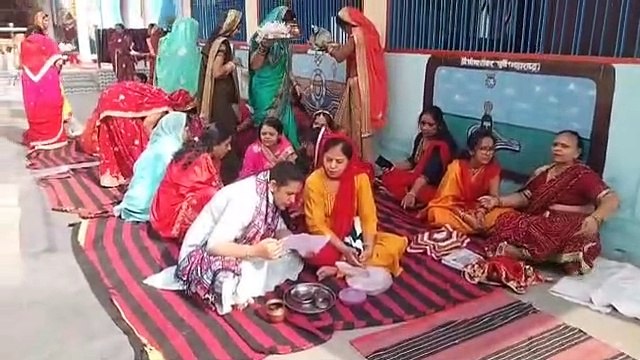 पीपल की पूजा और परिक्रमा कर सुनी दशामाता की कथा, मांगी परिवार की खुशहाली की कामना