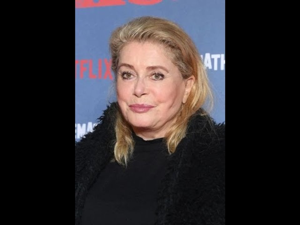 La nouvelle vie de Catherine Deneuve, 1 an et d...