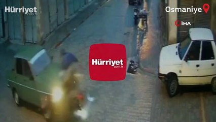 Çarptığı motosikletliyi öperek böyle sakinleştirdi