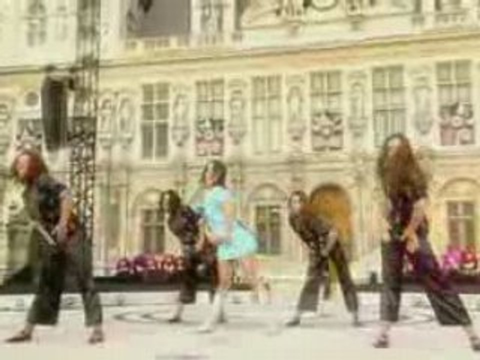 Alizee - J'Ai Pas Vingt Ans (Live)