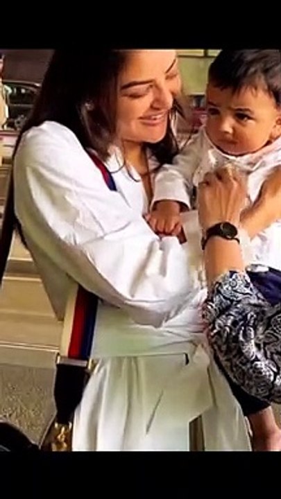 Kajal Aggarwal Daughter Cute Amazing Video at Airport