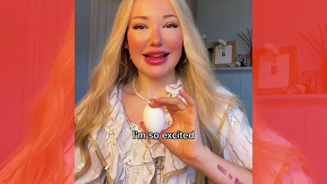 TikToker choca a internet com vídeos comendo carne crua e bebendo ovos crus