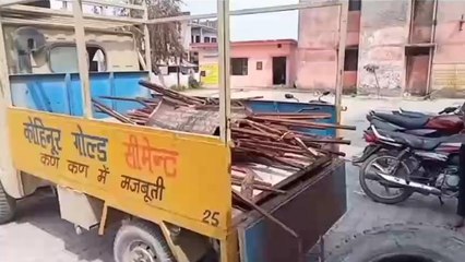 बड़ी खबर: सीएचसी प्रभारी पर लगा हॉस्पिटल का समान बेचने का आरोप, धरने पर बैठा ब्लॉक प्रमुख