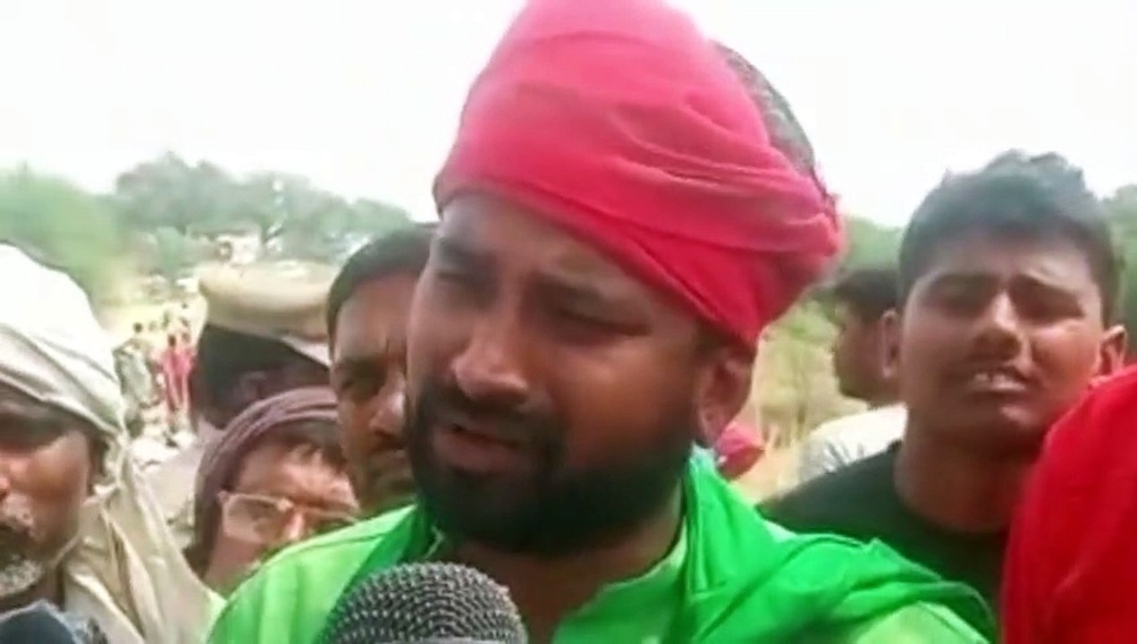 चित्रकूट में नहाने गए युवक की नदी में डूबकर मौत, खनन कर रही पोकलैंड मशीन फूंकी