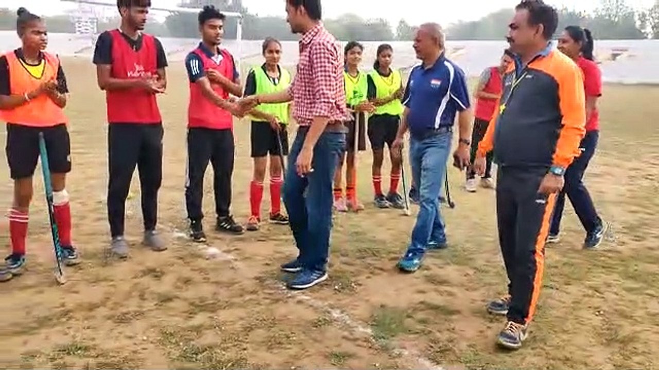 महिला हॉकी टीम ने दिखाया अपना  कौशल , देखें वीडियो