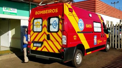 Bebê de 3 meses de idade se afoga com leite materno