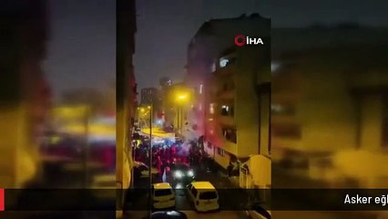 Asker eğlencesi faciaya neden oluyordu, işaret fişeğinin eğlenenlerin üzerine geldiği anlar kamerada