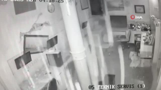 Depremin yeni görüntüleri ortaya çıktı... Depremin şiddeti, yaşanan yıkım ve yaşanan panik anları kameraya böyle yansıdı