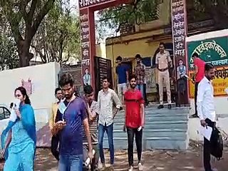 बाबू बनने के लिए दी परीक्षा