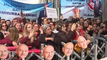 Kılıçdaroğlu İzmir’de 'Hoş geldin Cumhurbaşkanımız' pankartıyla karşılandı