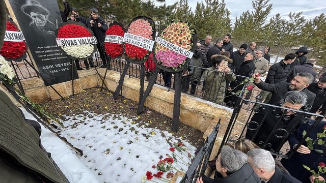 Aşık Veysel, ölümünün 50’nci yıl dönümünde mezarı başında anıldı