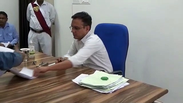 शहर सहित आसपास क्षेत्रों से आए लोगों से मुलाकात उनकी समस्याएं सुनी