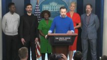 Il cast di Ted Lasso alla Casa Bianca per la salute mentale