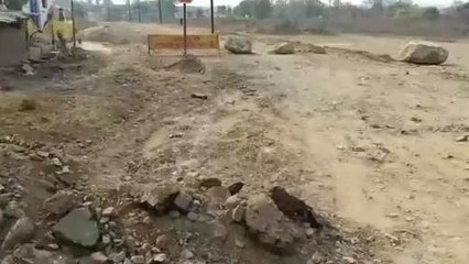 सीधी: गुणवत्ता विहीन बाईपास सड़क निर्माण किए जाने का ग्रामीणों ने लगाया आरोप