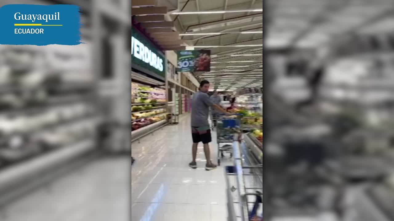Imágenes desde el interior de un supermercado mientras un terremoto de 6,8 sacude la costa sur de Ecuador