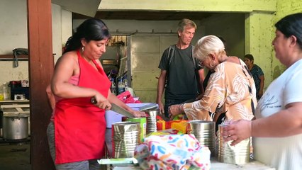 Clara García almuerzo con  dirigentes sociales