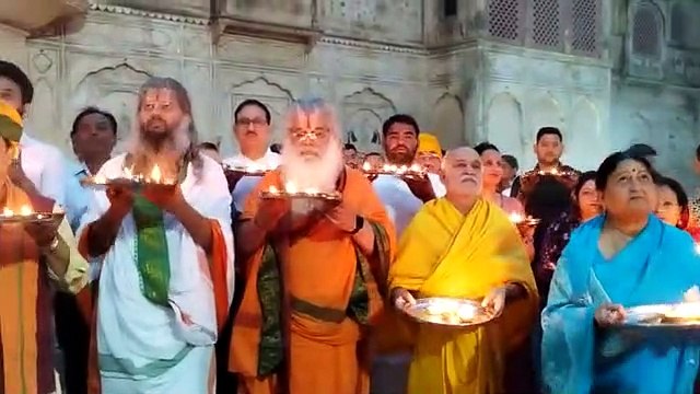 गलता पीठ के संस्थापक पयोहारी की जयंती पर भक्तों ने की सामूहिक महाआरती