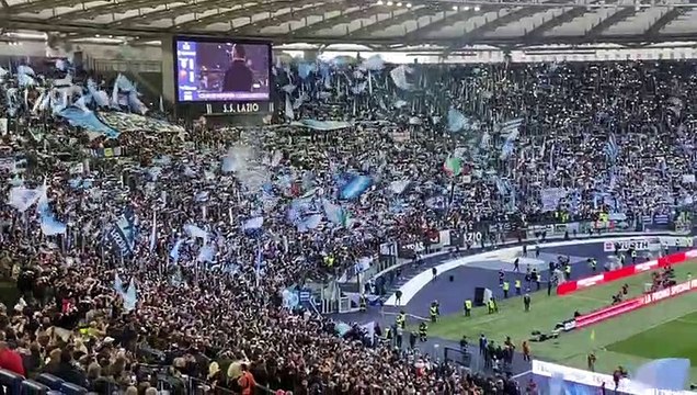 Lazio - Roma, la coreografia da brividi della Curva Nord - VIDEO