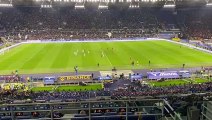 Lazio - Roma, la Curva Nord 'accompagna' Ibanez fuori dal campo - VIDEO