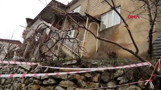 Hakkari'de toprak kayması! 3 ev tahliye edildi