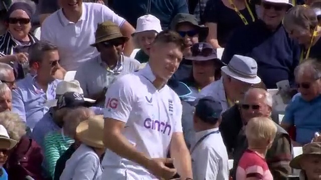 Sleeping fans spilled pints, shoe_songs!_Funniest_moments_in_second_Test