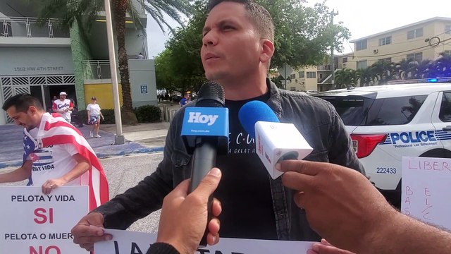 Cubanos llegan al juego de hoy en Miami exigiendo fin de la dictadura en su país