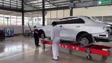 REBUILDING CRASHED MERCEDES W213 ON CELETTE BENCH
