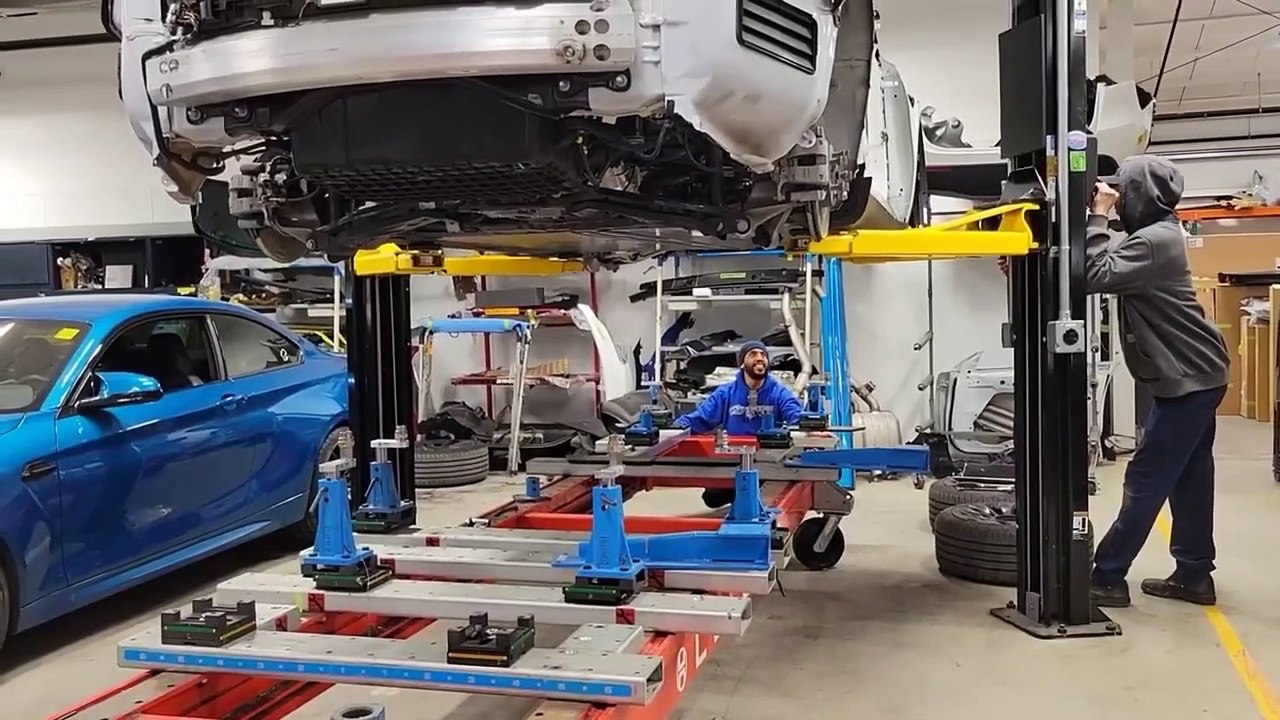 Benching damaged Tesla on Celette universal jigs with side gantry ...