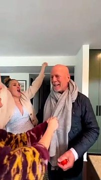 Conmovedor video de la celebración del cumpleaños de Bruce Willis