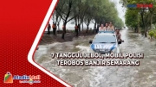 7 Tanggul Jebol, Mobil Polisi Nekat Terobos Banjir di Kawasan Pantai Marina Semarang