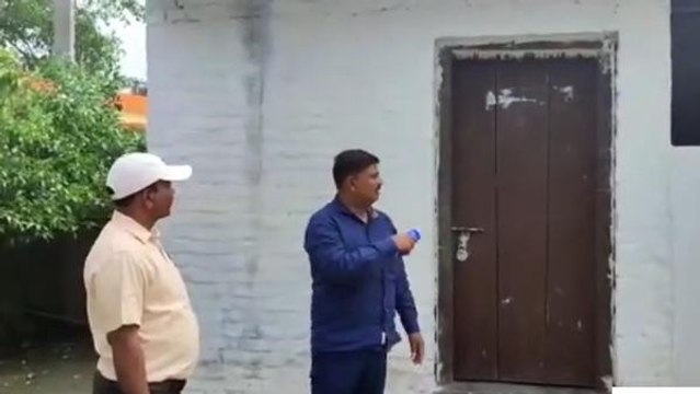 वैशाली: दिन के उजाले में मुखिया संघ के अध्यक्ष ने टॉर्च जलाकर विधायक को की खोजबीन