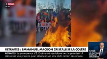 49.3 - La colère des manifestants se cristallise sur Emmanuel Macron dont la côte de popularité s'effondre et qui devient la cible des mouvements sociaux