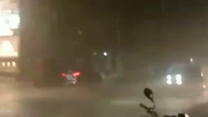 बनारस में हाहाकार के बाद आसमान से गिरे ओले, जनजीवन अस्त-व्यस्त