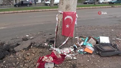 Enkazdan çıkan Türk bayrakları ve manevi değerler yerde kalmadı