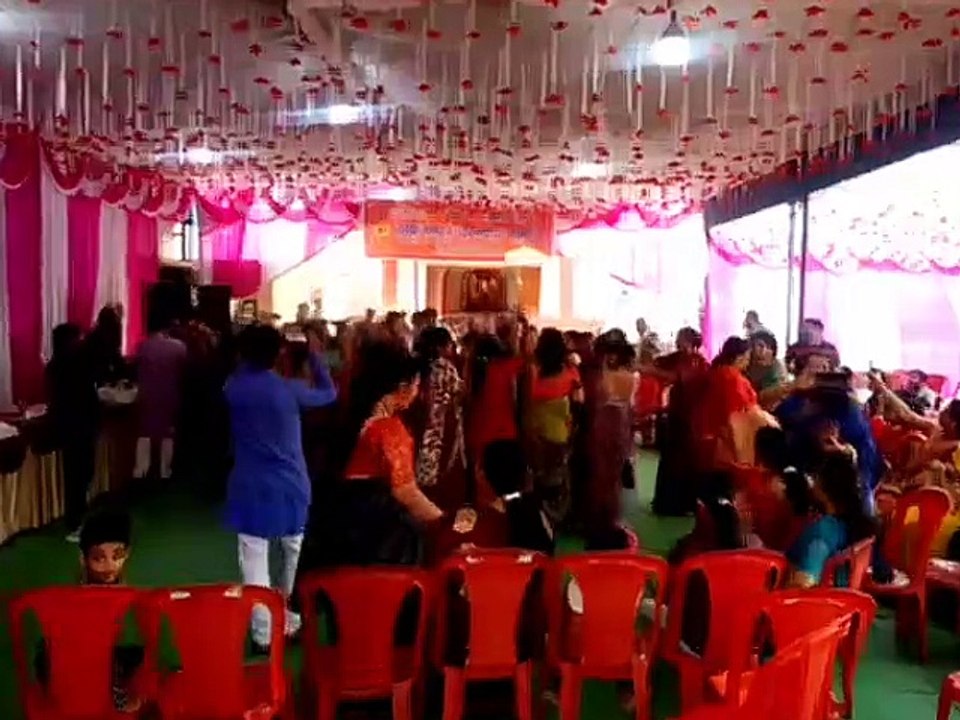 Video: खुब उड़े अबीर गुलाल, हर्षोल्लास के साथ म...