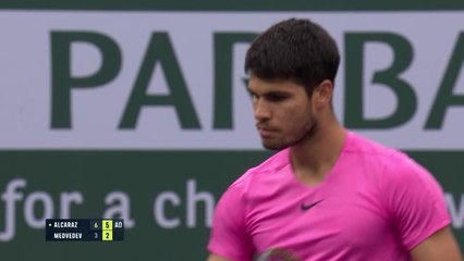 Alcaraz hammers Medvedev to return to world number one