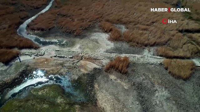 Terkos Gölü’nde sular çekildi: Ortaya çıkan tarihi yol böyle görüntülendi