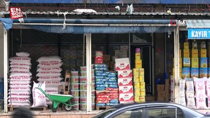 Diyarbakır’da esnaf ağır ve orta hasarlı binaların altında kepenk açtı